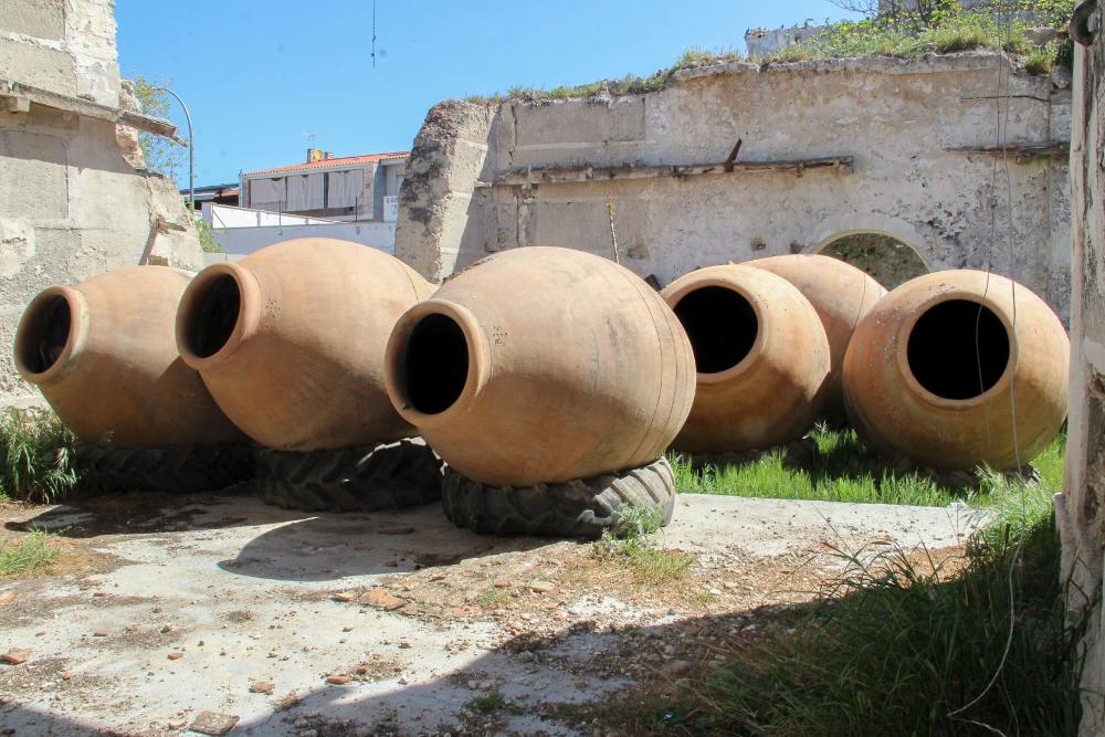 Imagen Recuperadas 8 tinajas de entre 150 y 200 años